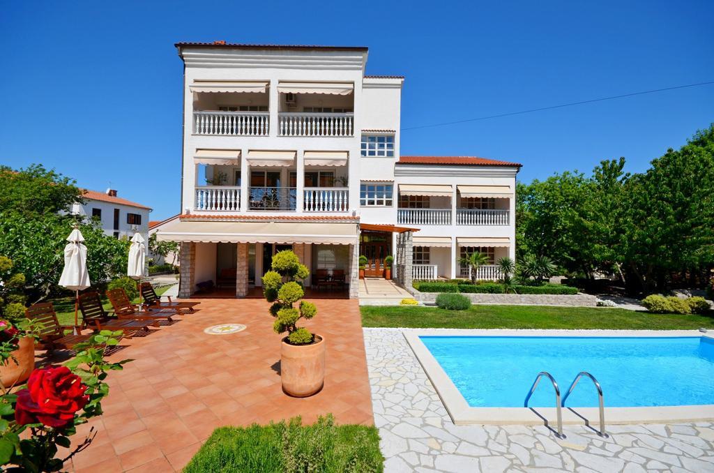 Apartments Sinisa Malinska Exterior foto