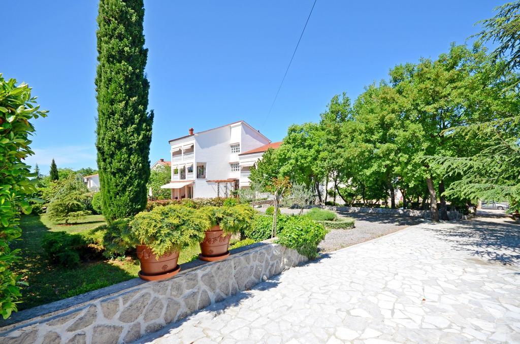 Apartments Sinisa Malinska Exterior foto